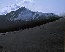 雪化粧の峰