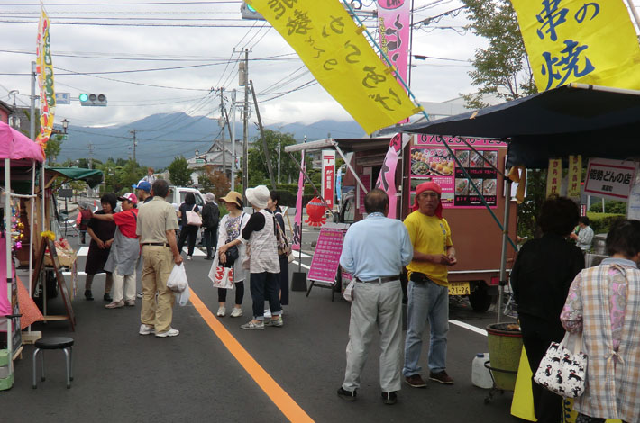 たかはるよりどり交流市