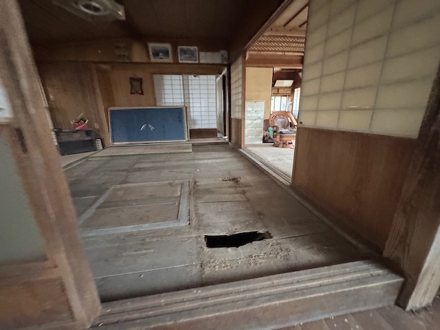 A07-01 空き家の室内写真(和室)4 痛みの写真
