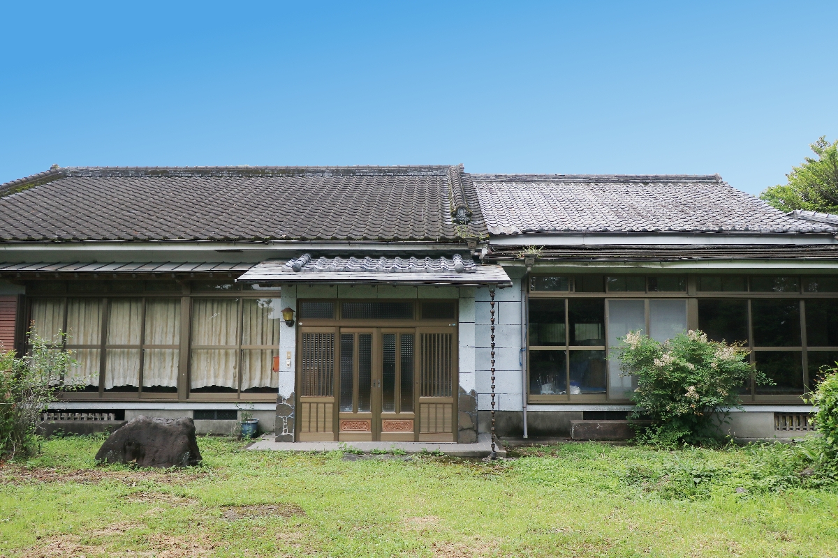 A06-02 空き家の建物外観写真