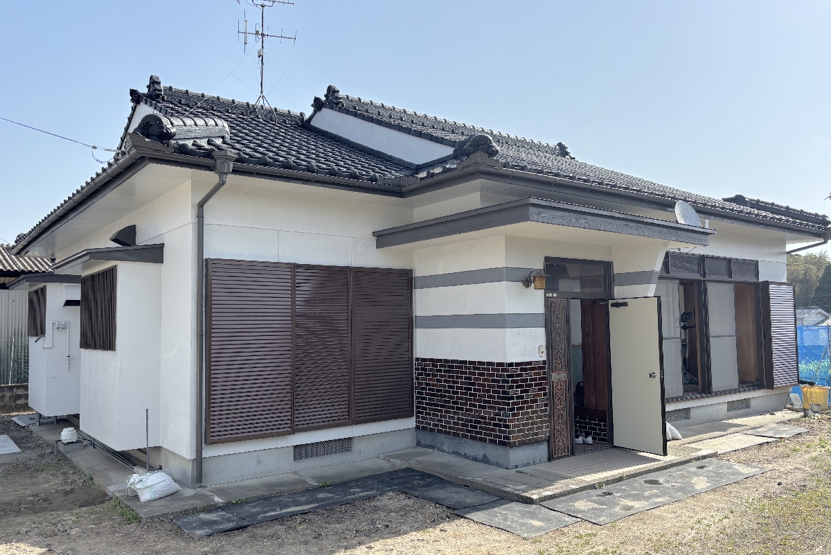 A06-12 空き家の外観写真